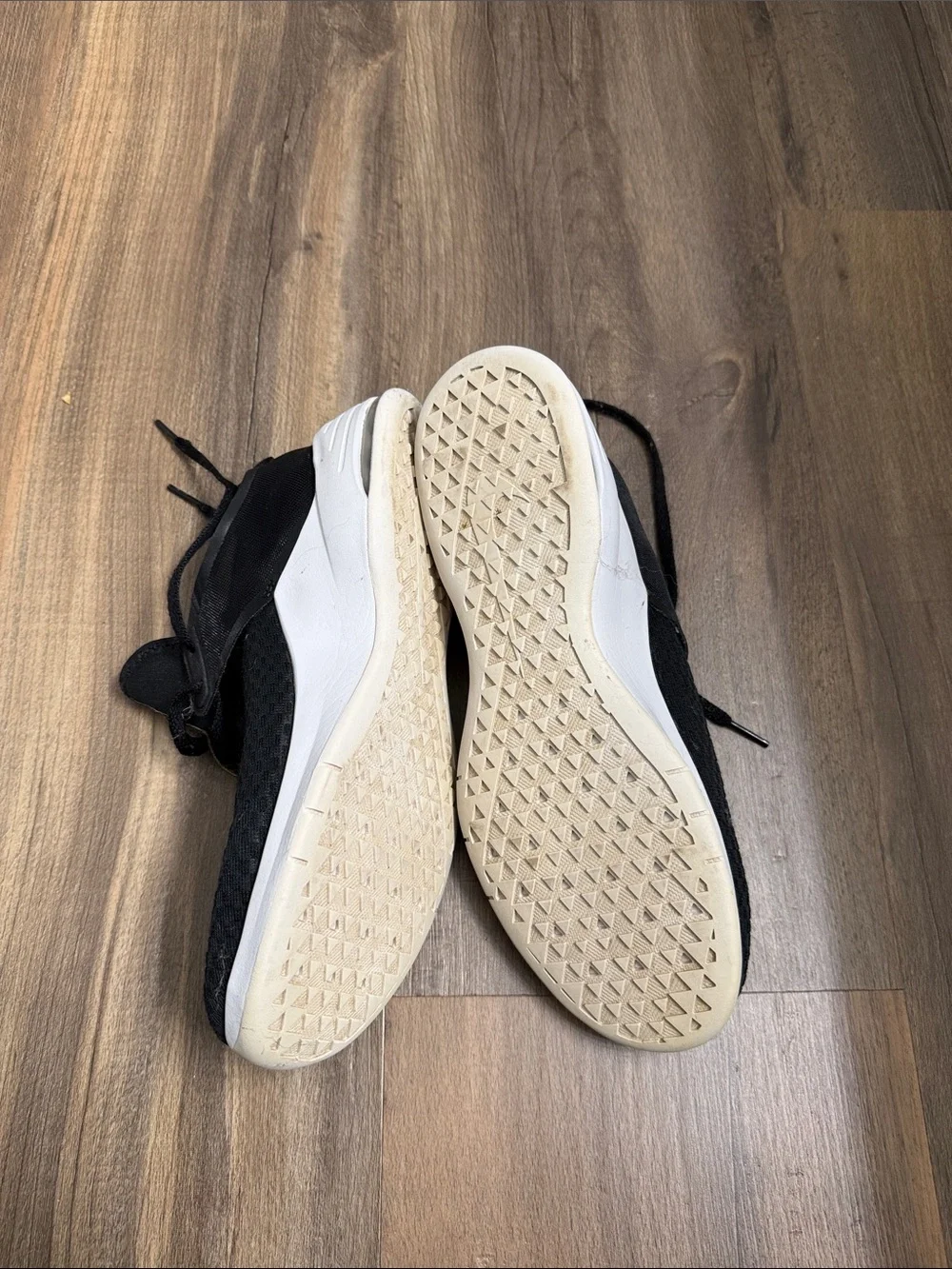 Nike Kids Black and Gold Low-Top Sneakers